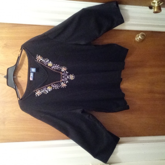 Embroidered Knit Top 3X - Picture 3 of 7